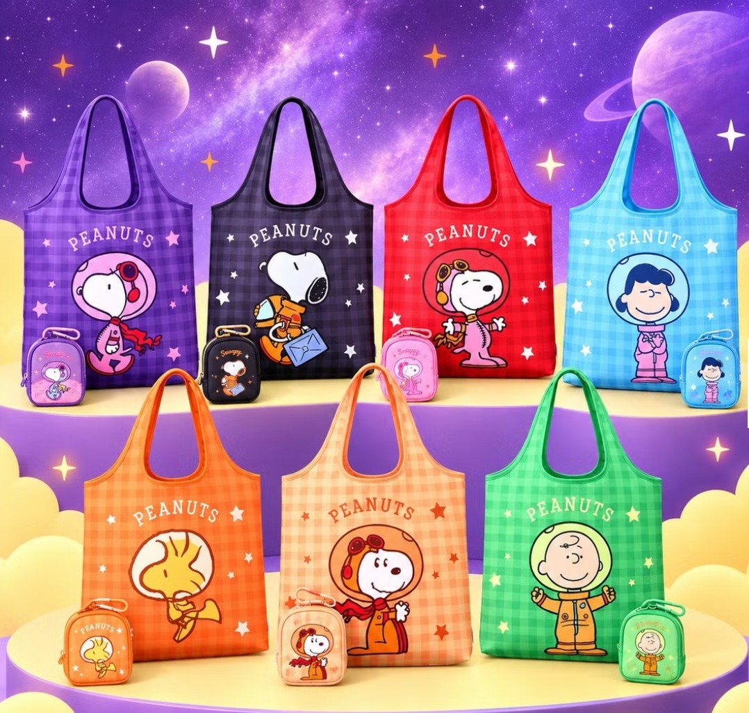 snoopy-mystery-foldable-eco-bag-with-zip-pouch-charm