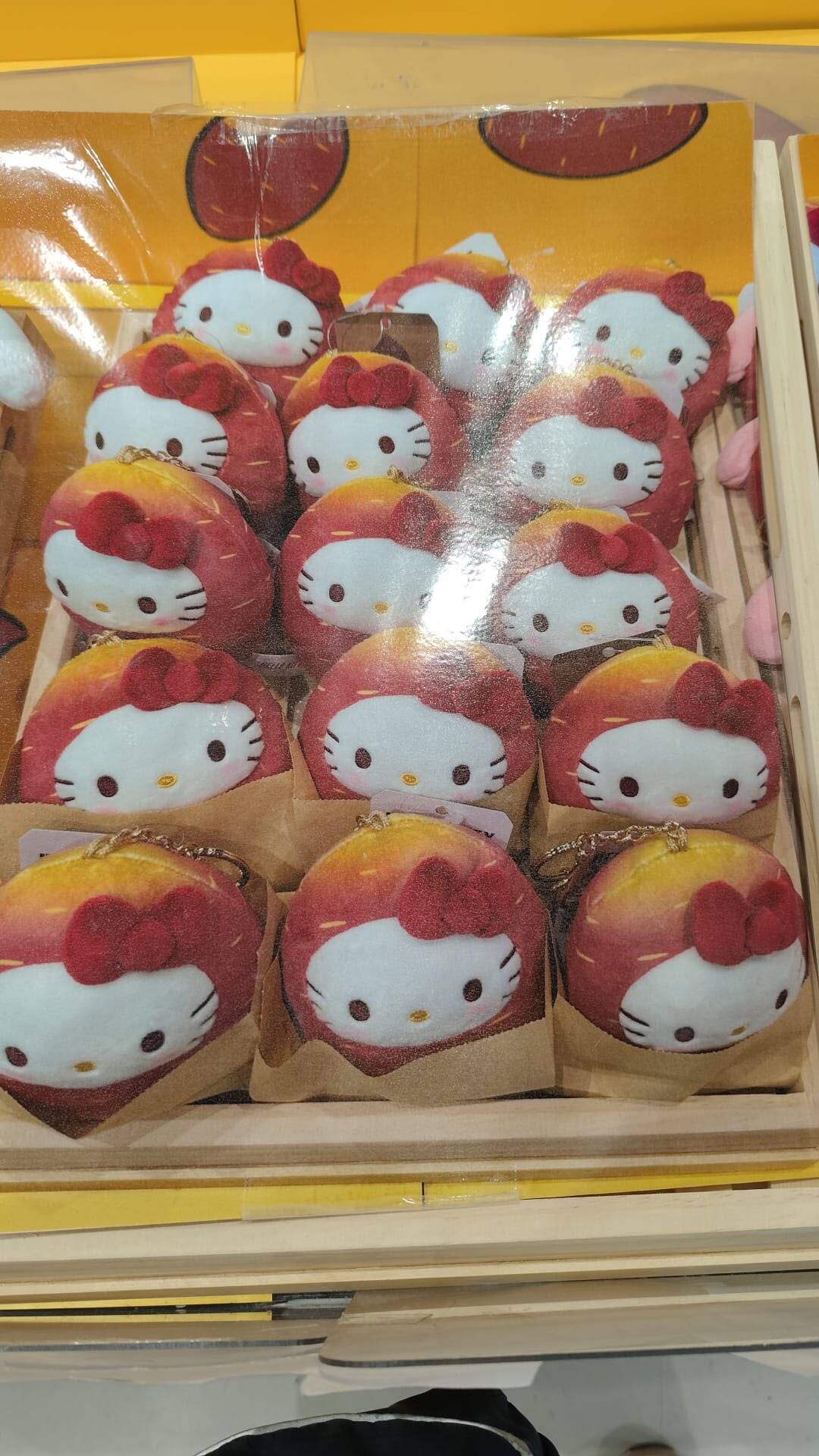 hong-kong-donki-exclusive-hello-kitty-sweet-potato-plush