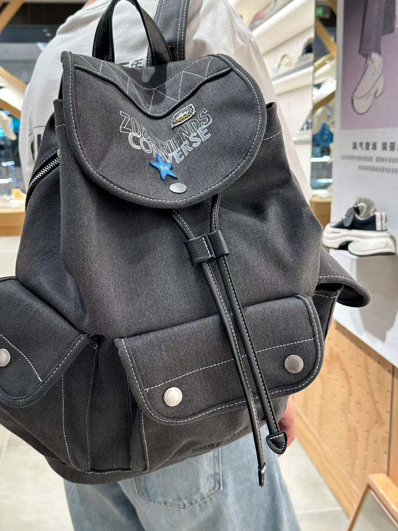 converse-zoa-backpack-laptop-sleeve-and-pocket-details