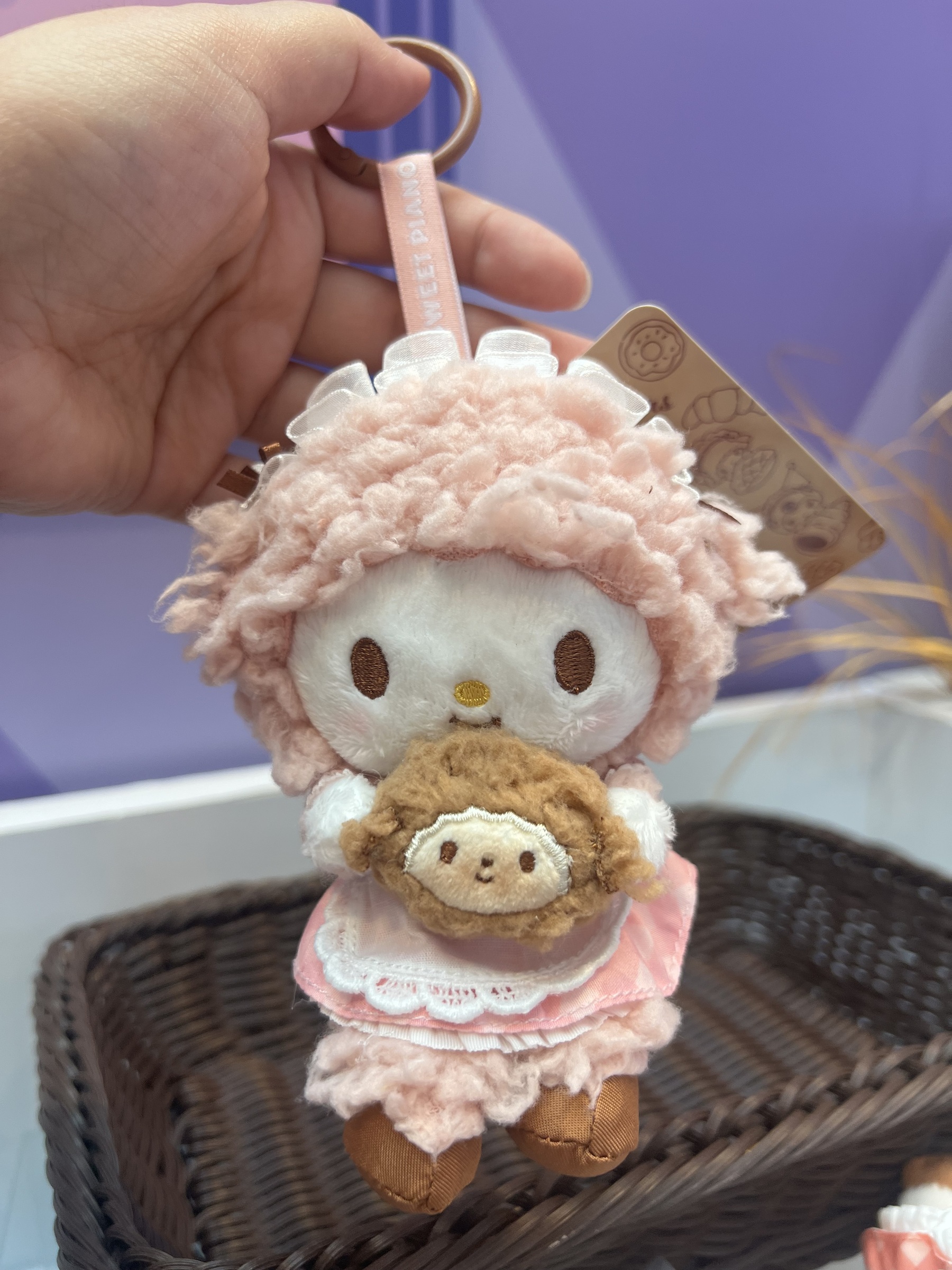 sanrio-gift-gate-baker-series-plush-keychain-kuromi-venue-exclusive-details