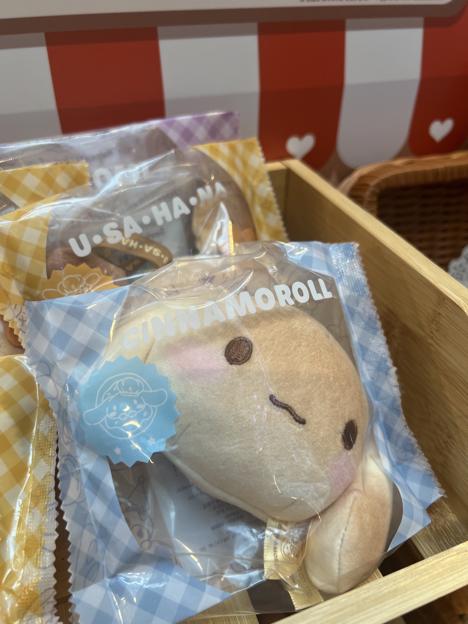 hong-kong-exclusive-sanrio-bread-plush-mirror-keychain-cinnamoroll-goshopwithfebe