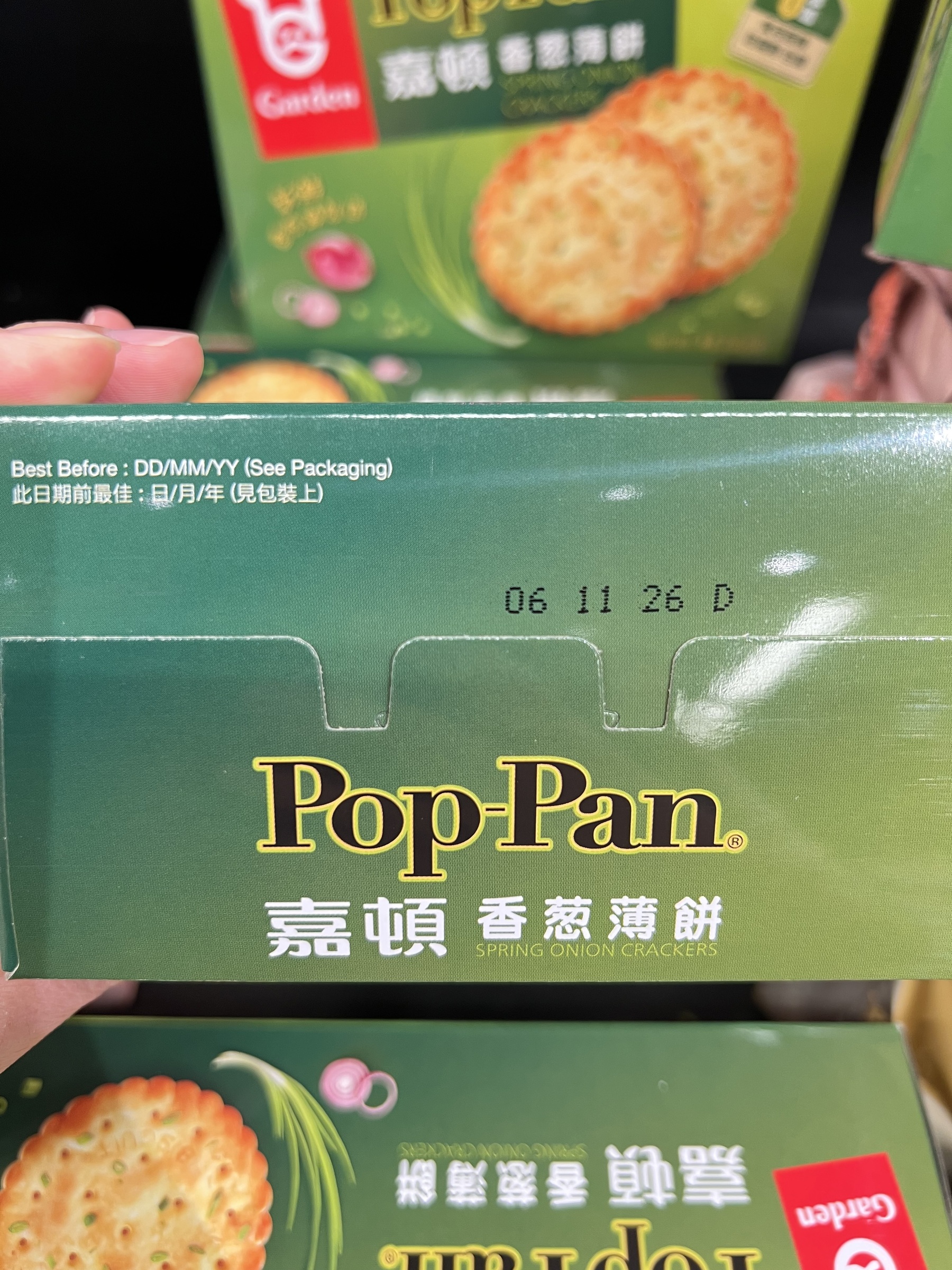 Package of Garden Mini Pop-Pan Spring Onion Crackers