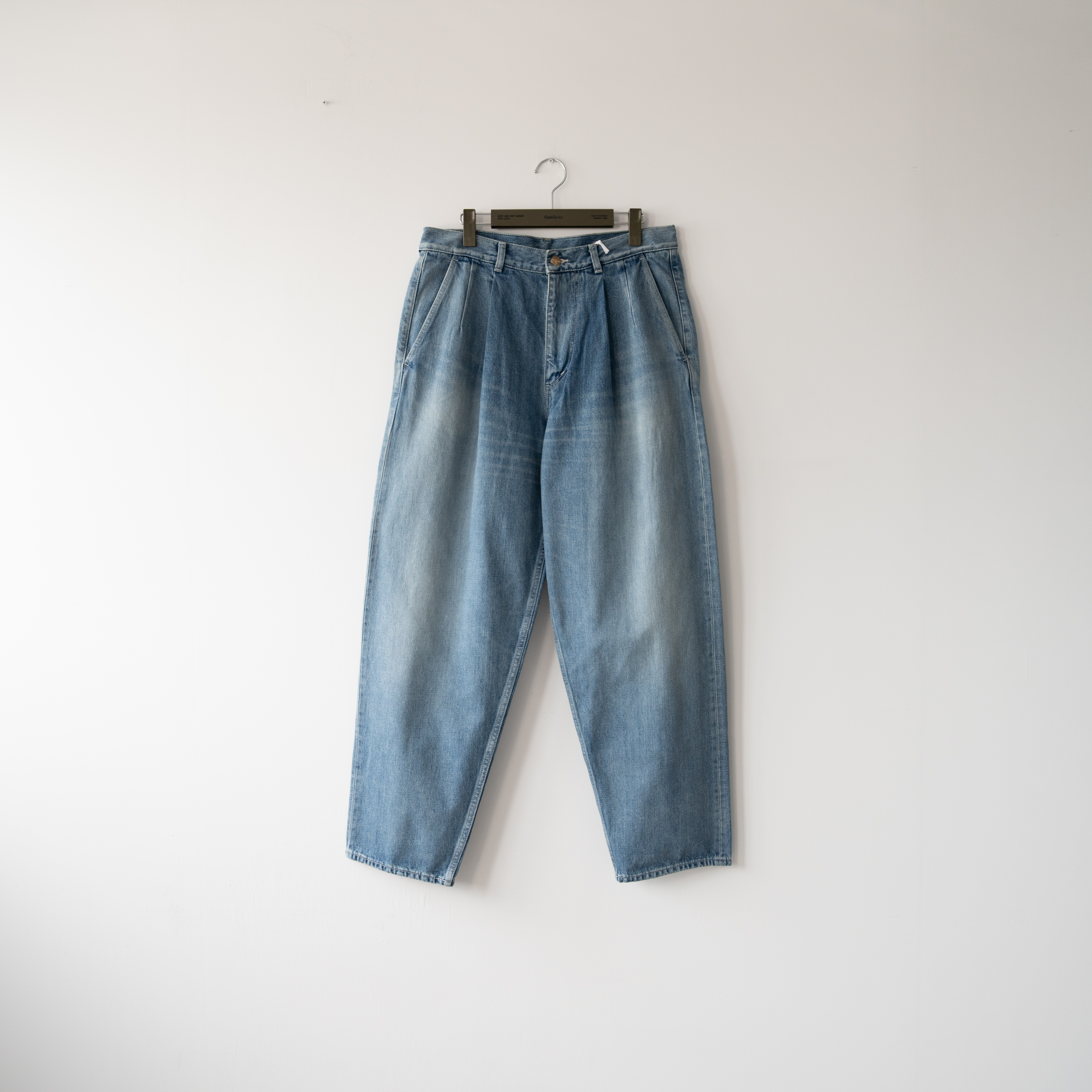 Featured Product vol.12 - Graphpaper Selvage Denim Two Tuck Tapered Pants 