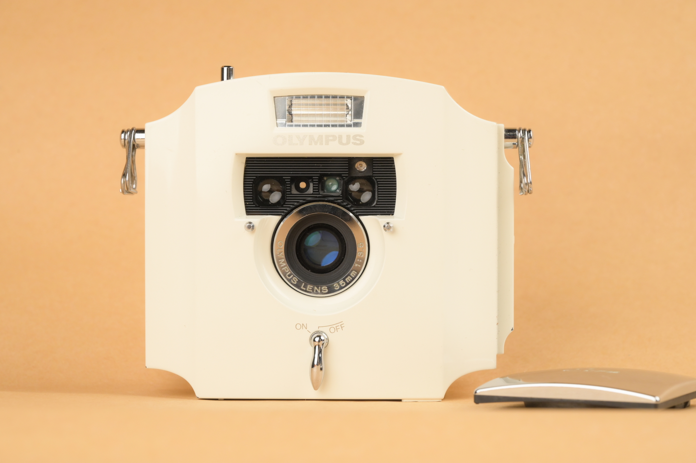 美品 20000台限定 オリンパス Ecru エクリュ フィルムカメラ 希少