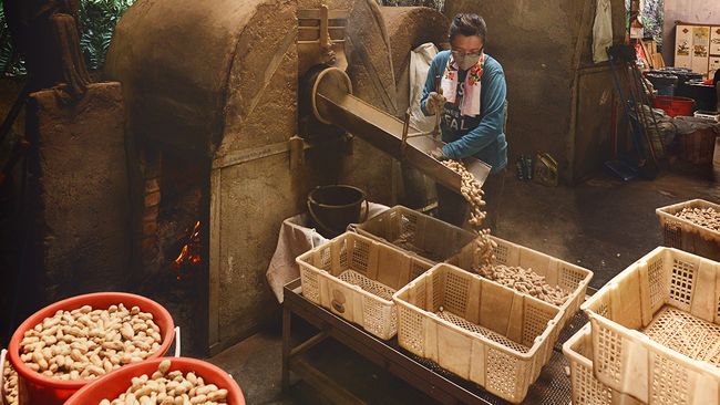 Sinn Loong Foodstuff Traders | Home of delicious peanuts and more - The Sinn Loong Story