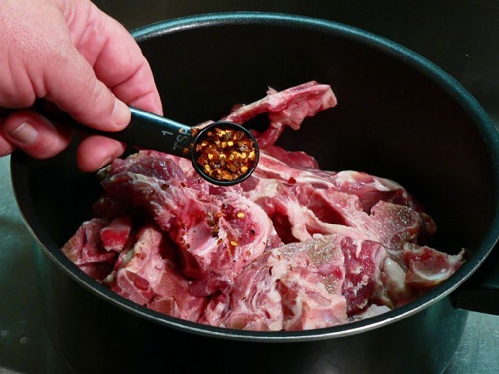 pork-neck-bones_06_add-pepper-flakes.jpg