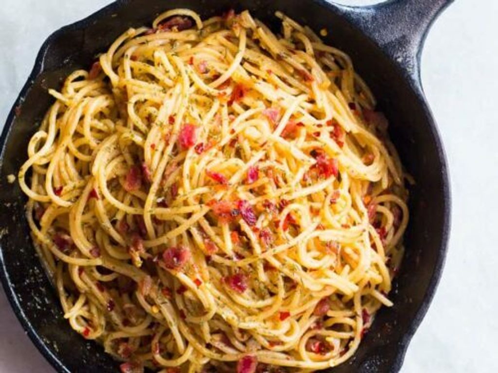5-ingredient-bacon-spaghetti-aglio-olio.1024x1024-500x375.jpg