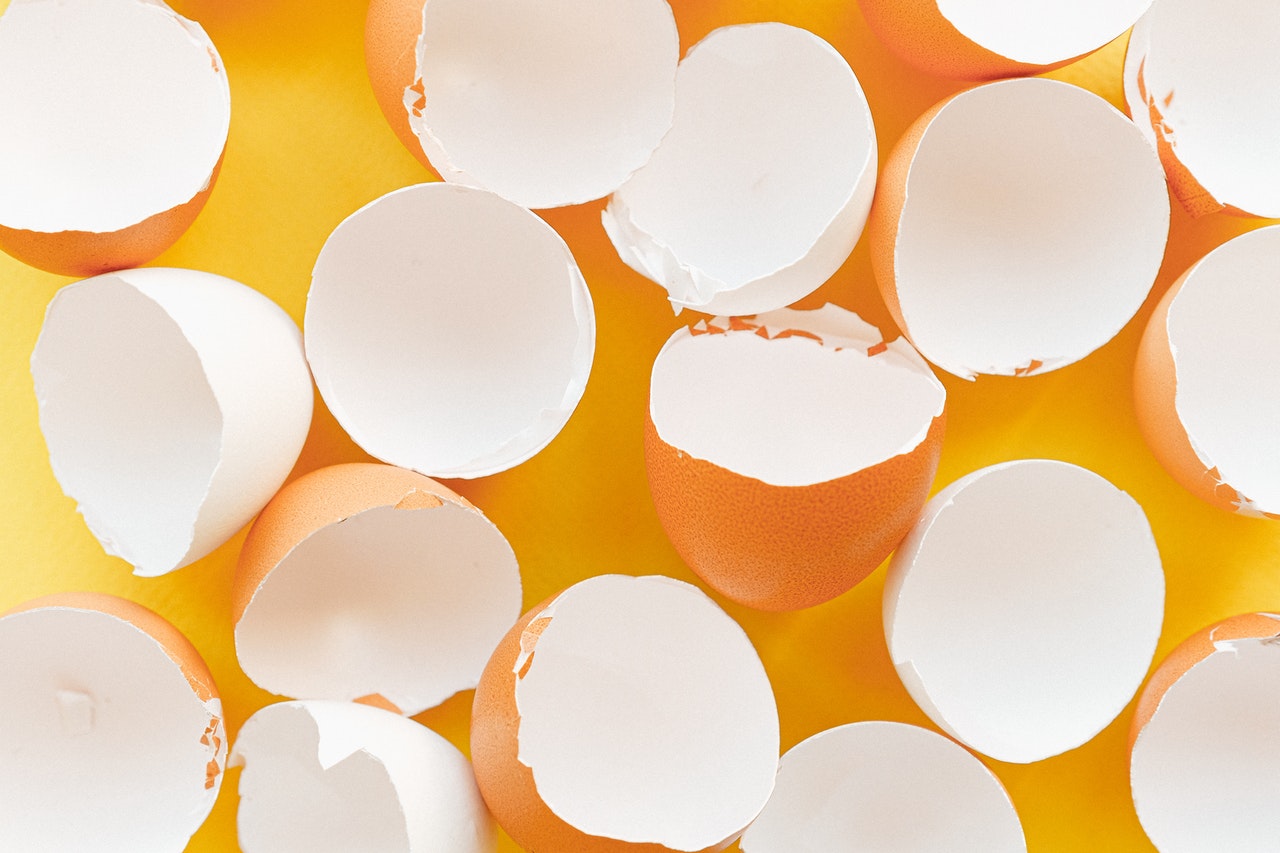eggshells-on-a-yellow-background-4045733.jpg