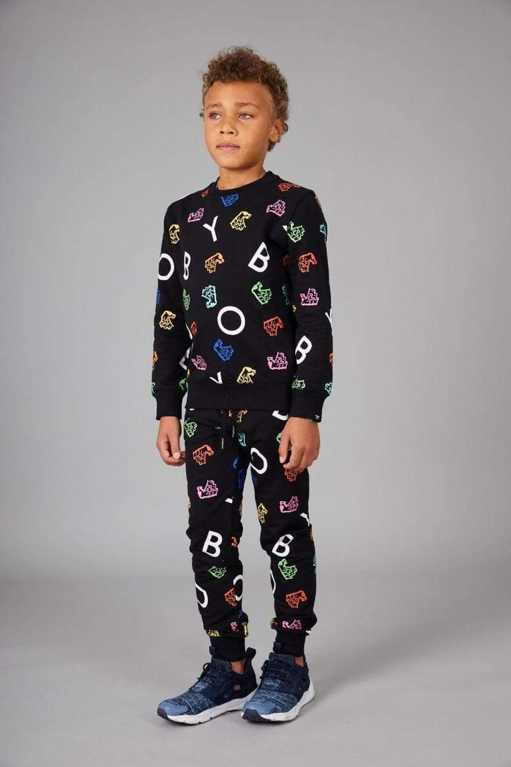 boy-london-kidswear-boy-repeat-quadruple-tracksuit-black-14068904591492_800x1200.jpg
