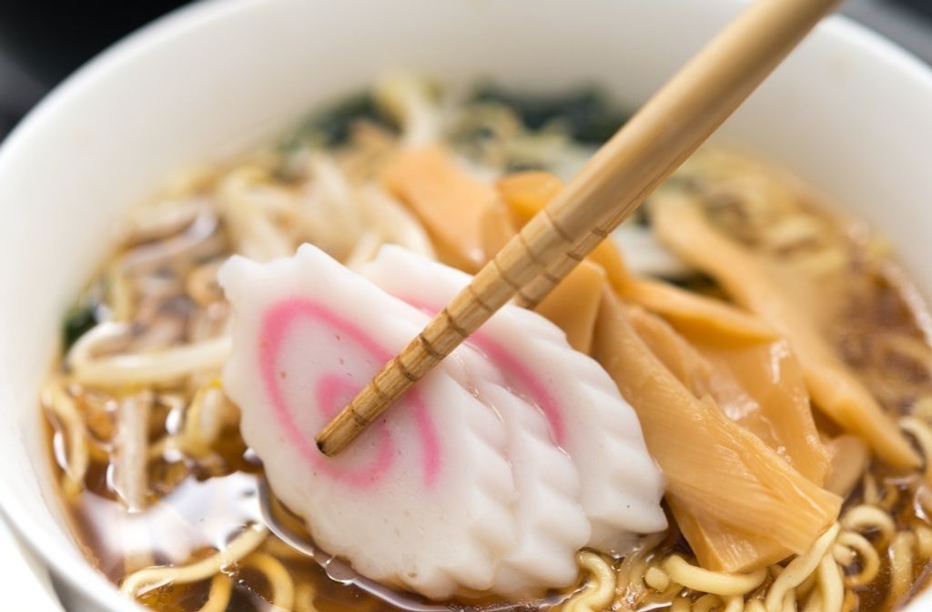 narutomaki_with_Chopsticks.jpg