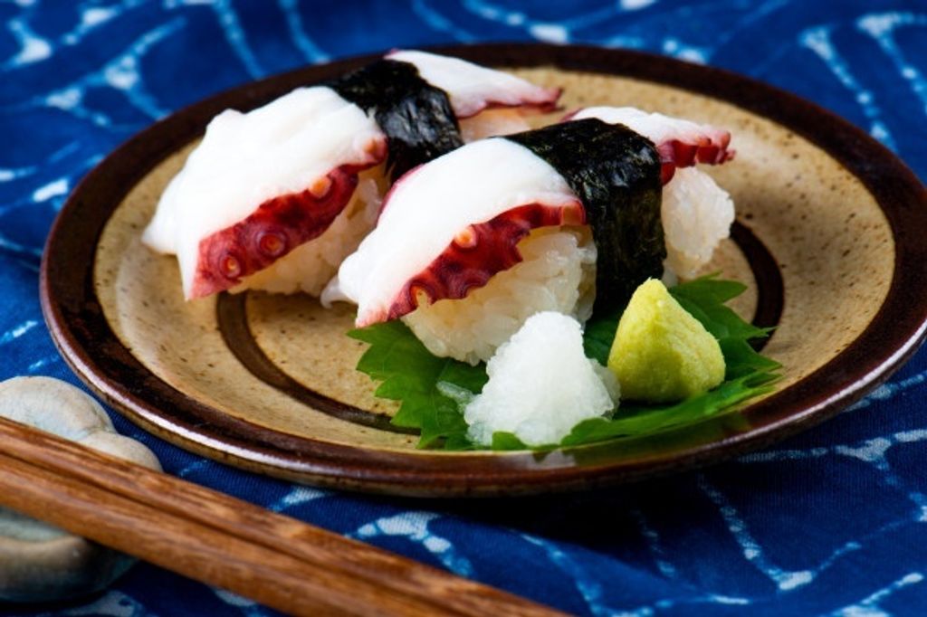 sushi-tako-japanese-octopus-slice_127090-31.jpg