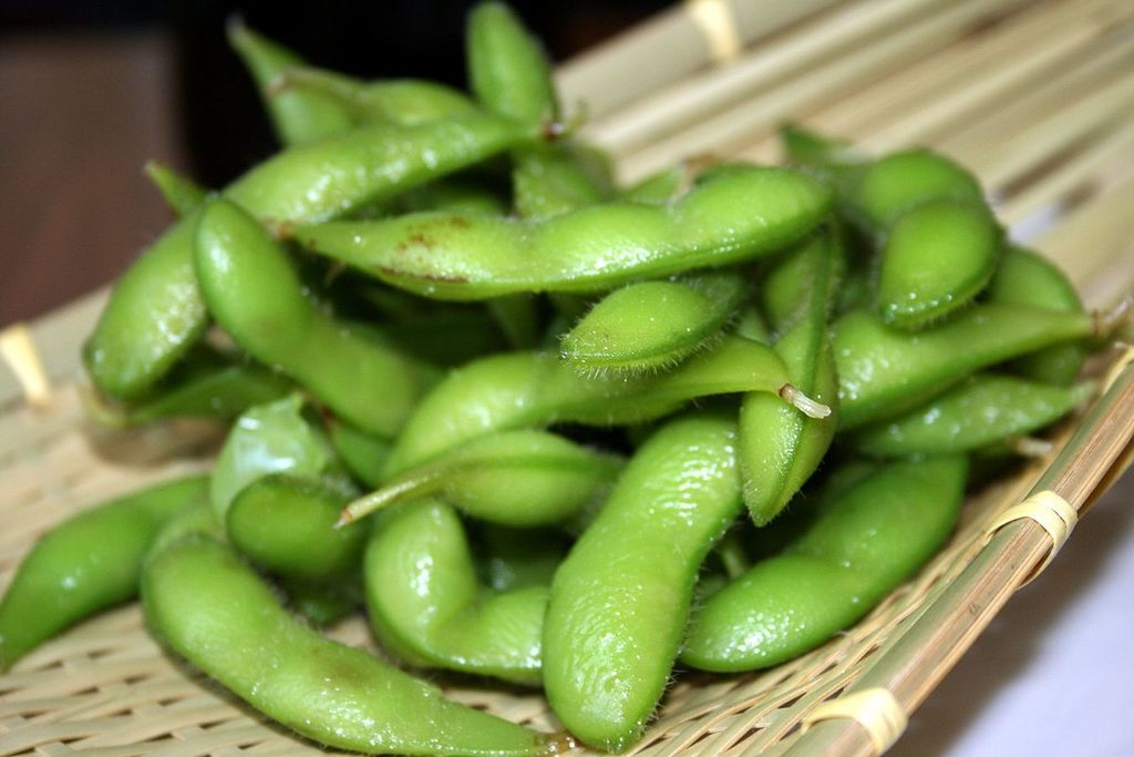 1200px-Edamame_by_Zesmerelda_in_Chicago.jpg