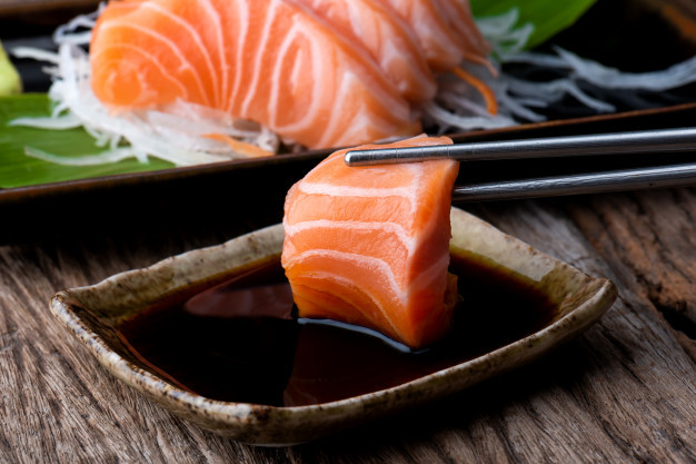 salmon-sashimi-with-shoyu-sauce_127090-14.jpg