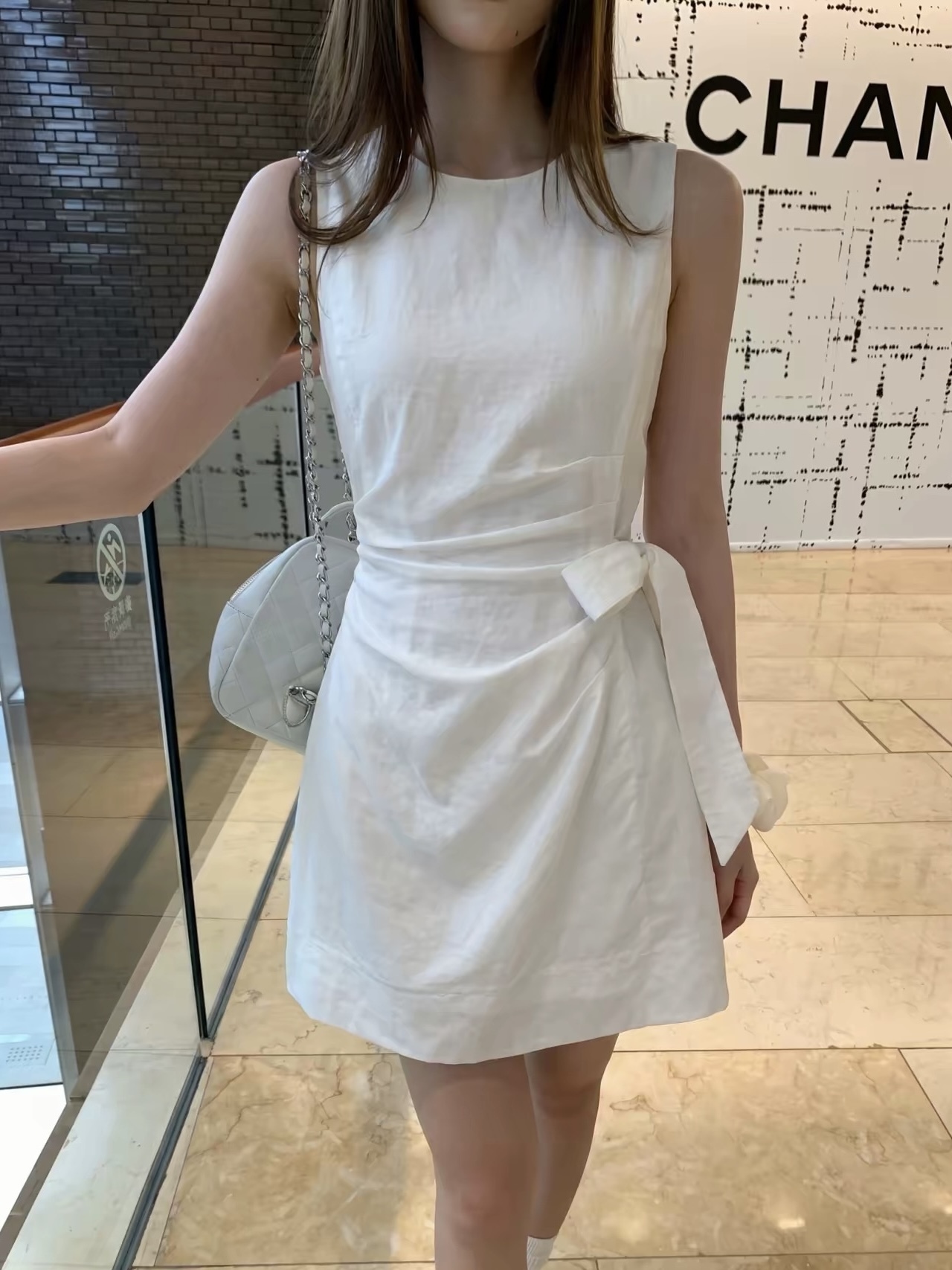 White白色
