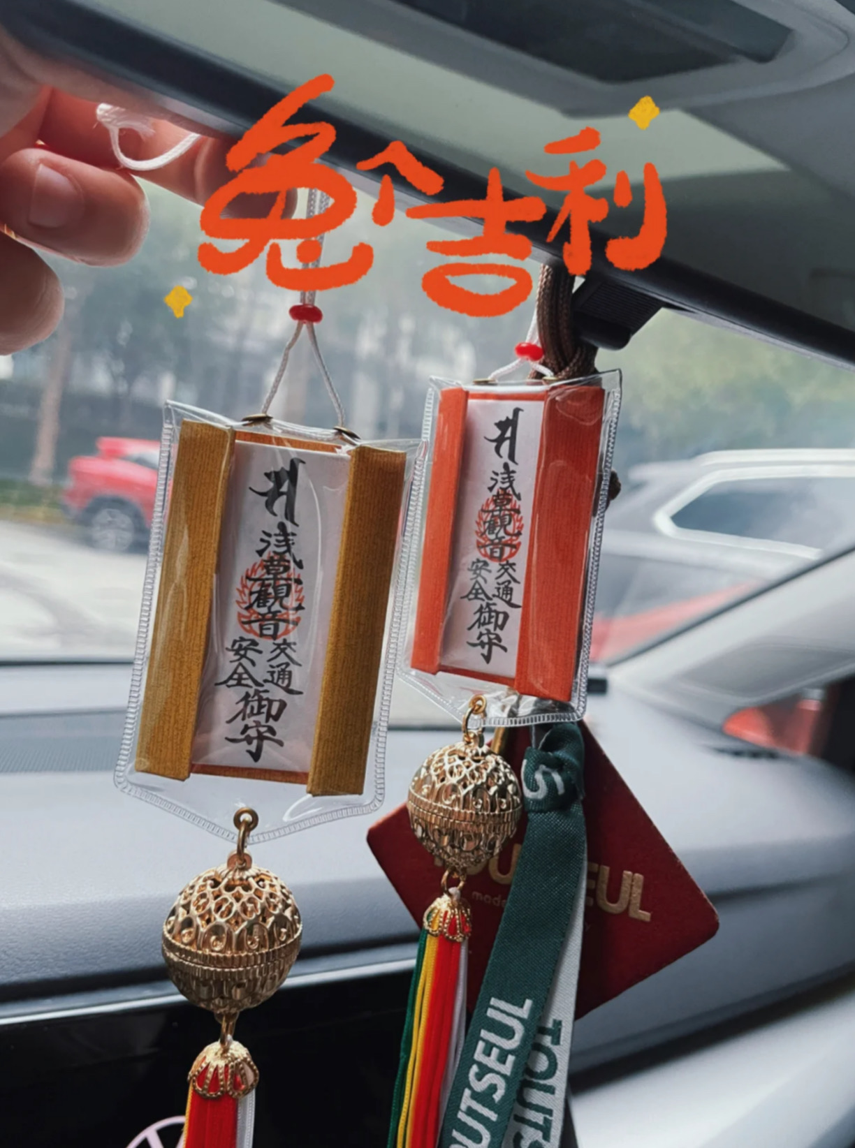 DC4D8AD9-7536-4D30-B69E-4FB1B9A8D77B