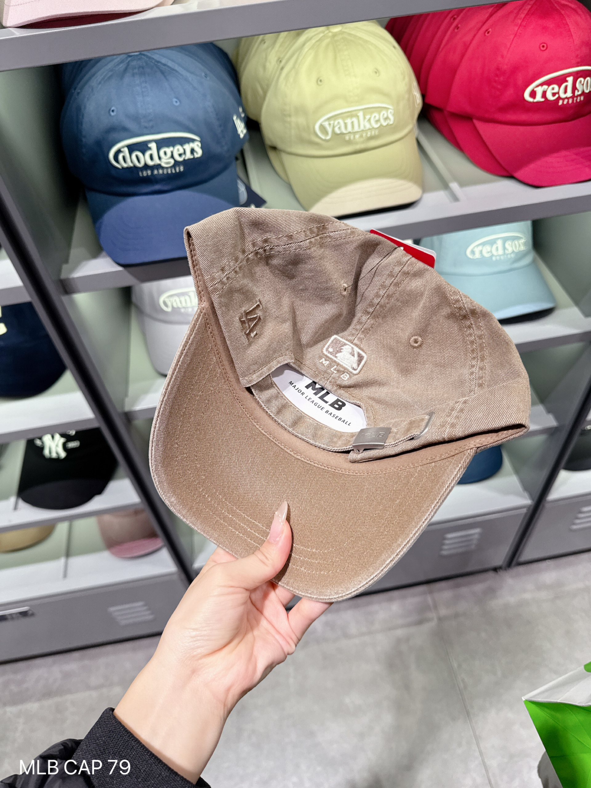 7C6DE98F-3D43-4121-9644-452E9B5ED2FB