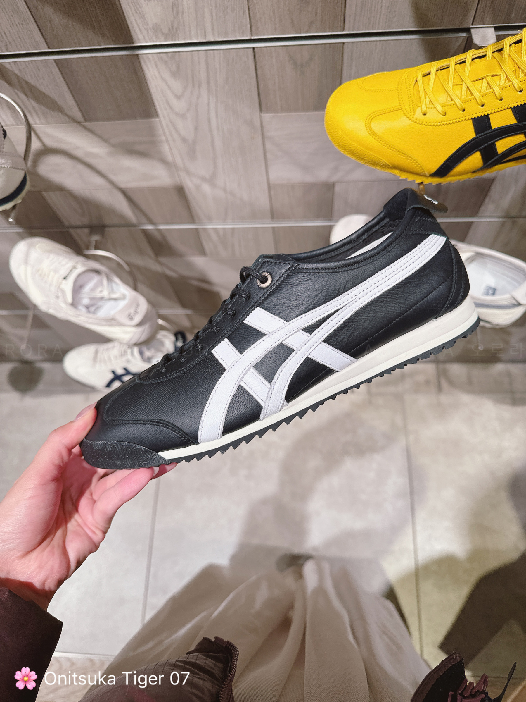 Ready Stock - Japan Onitsuka Tiger 07 Black - White 235mm – SISTEEN