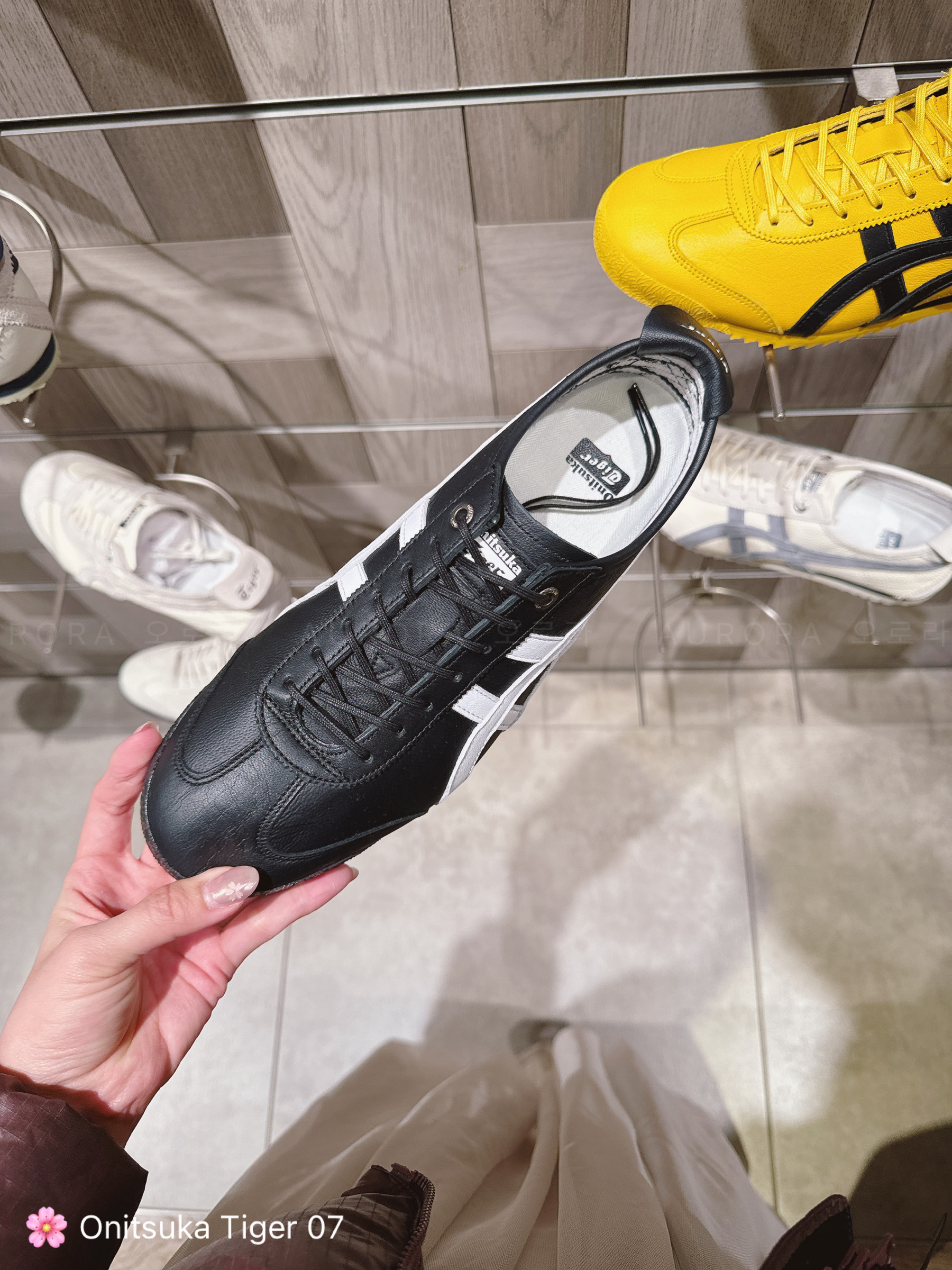 Ready Stock - Japan Onitsuka Tiger 07 Black - White 235mm – SISTEEN