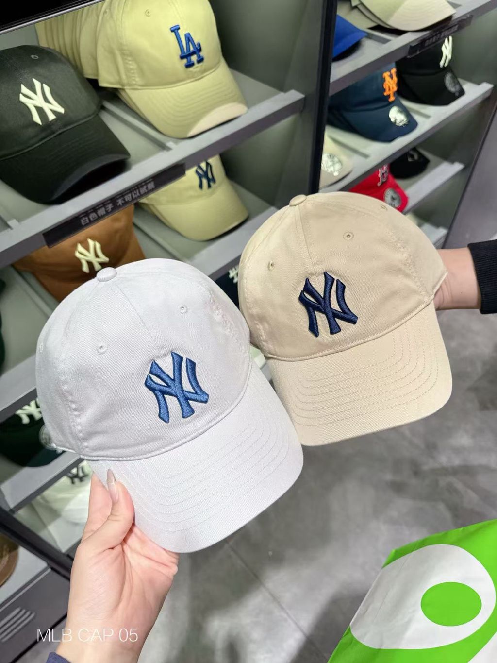 897CFB13-2656-4992-BEB7-E310A80D008F