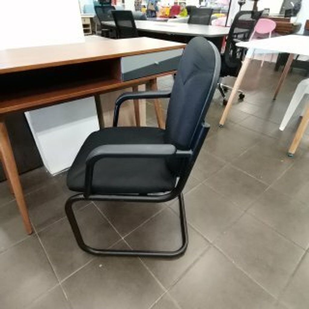 visitor chair.jpg