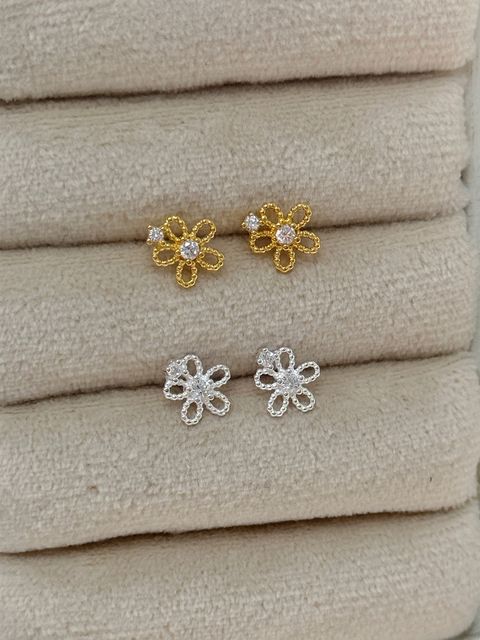 E116 小花朵耳環 (1)