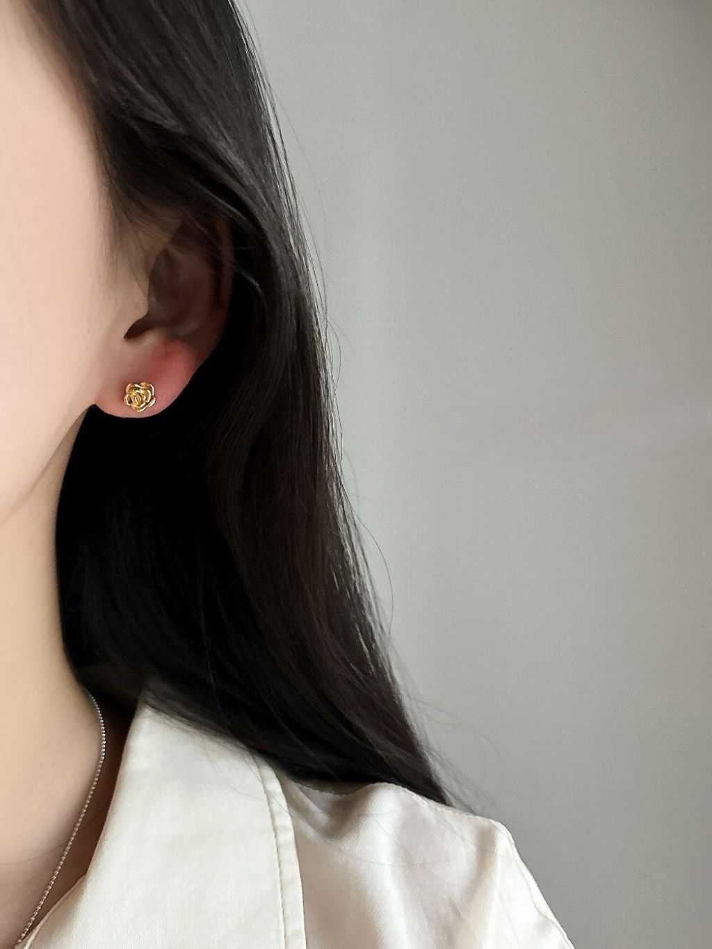 E121 貼耳玫瑰花耳環  (1)