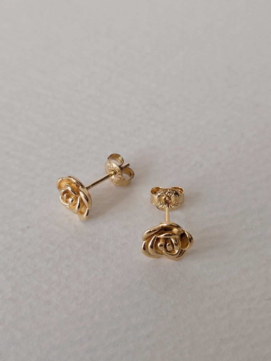 E121 貼耳玫瑰花耳環  (2)