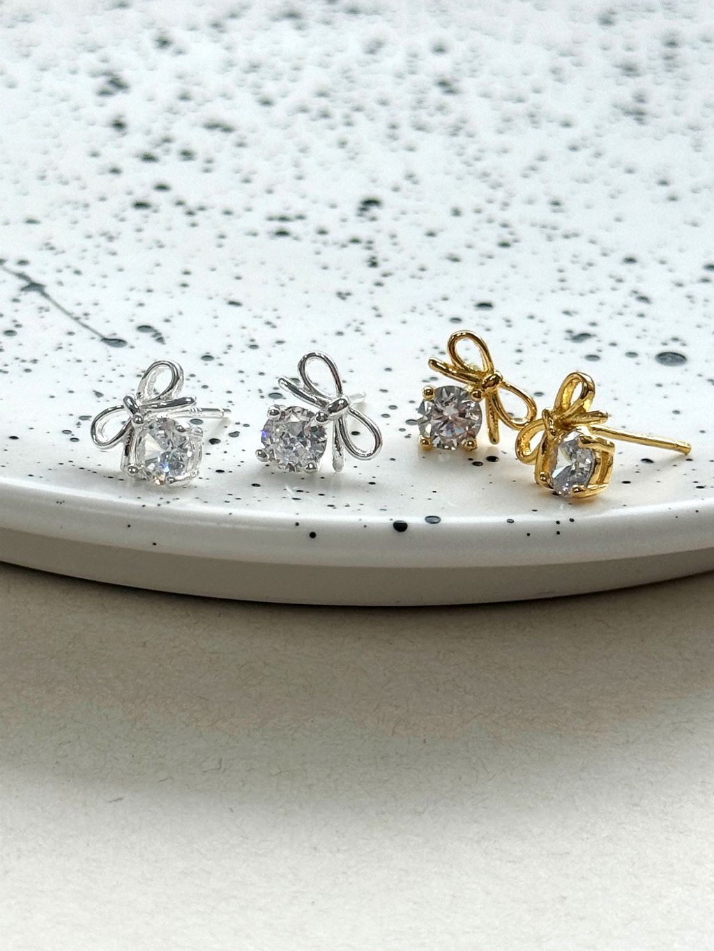 E124 蝴蝶結帶鑽耳環 (4)