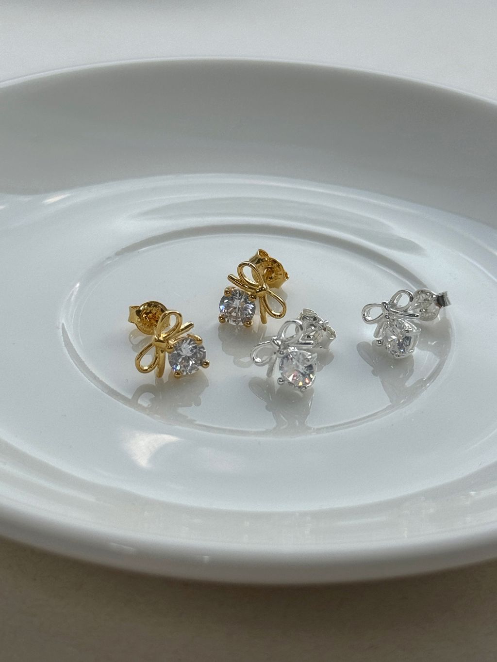 E124 蝴蝶結帶鑽耳環 (2)