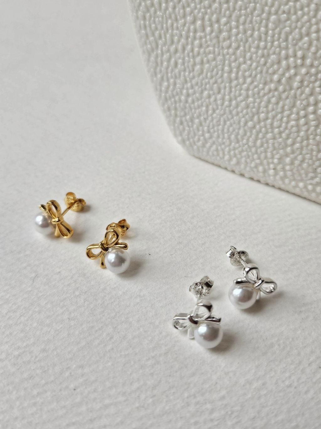 E130 蝴蝶結珍珠耳環 (1)