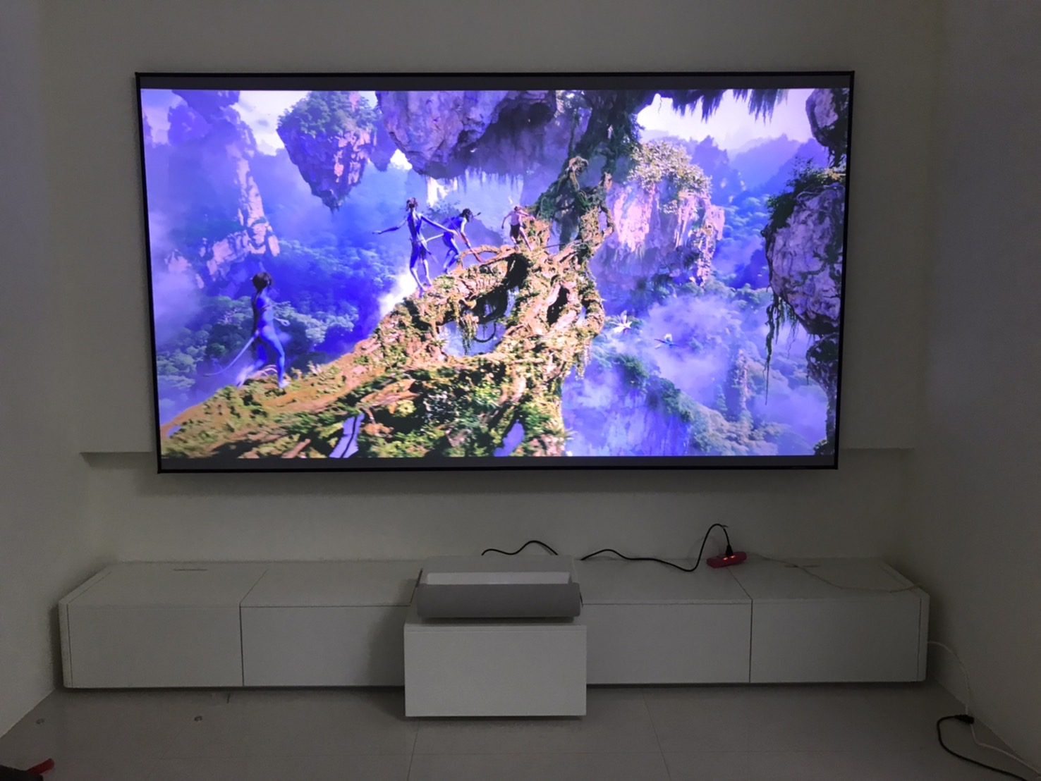 桃園黃公館 三星 SP-LPU9D + Akia Screens 120吋超短焦菲涅爾高亮抗光軟幕