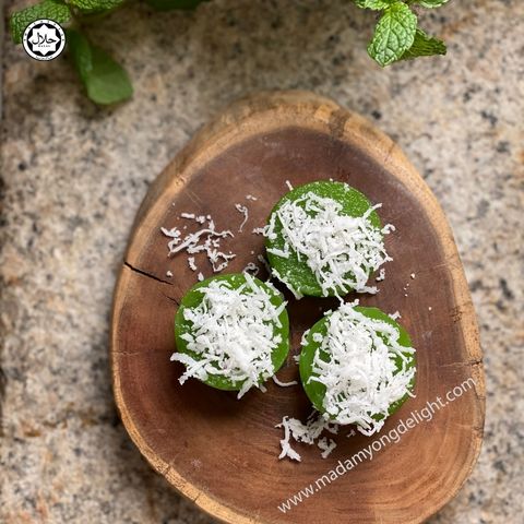 14. Kuih Kosui Pandan