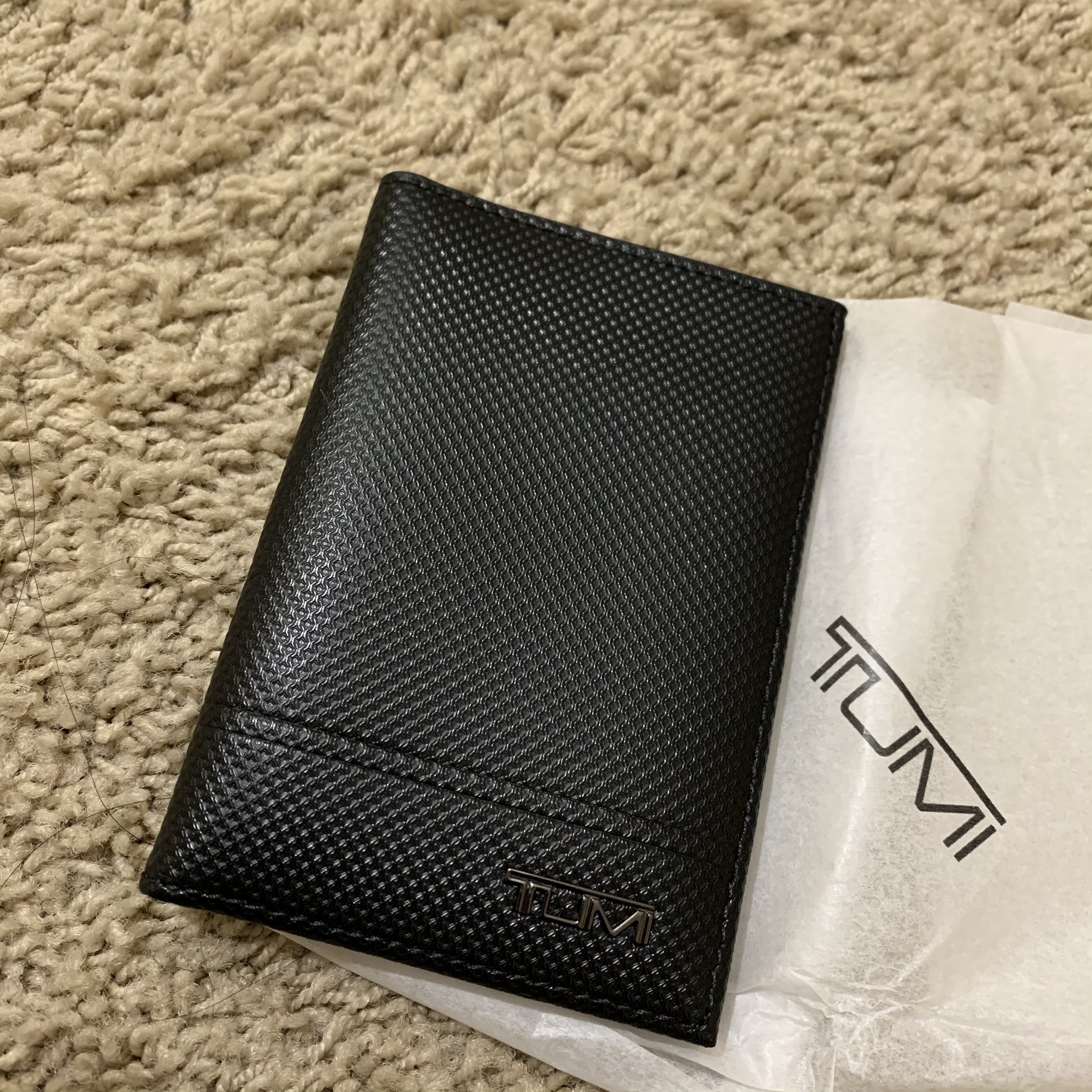 tumi multi window card case