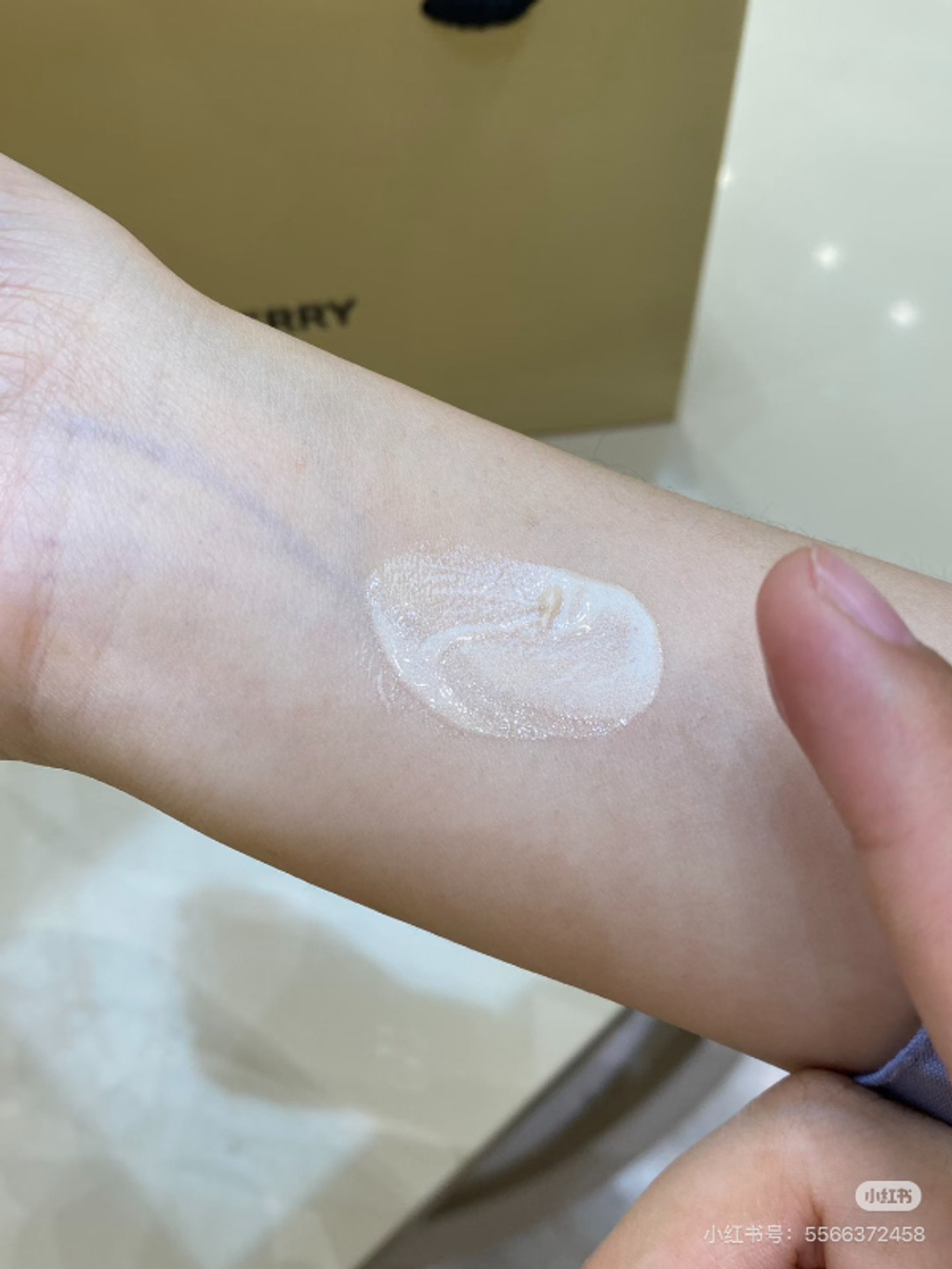 自帶高光的妝前✨BURBERRY 卓越持妝鎏光煥亮妝前乳30ML-7