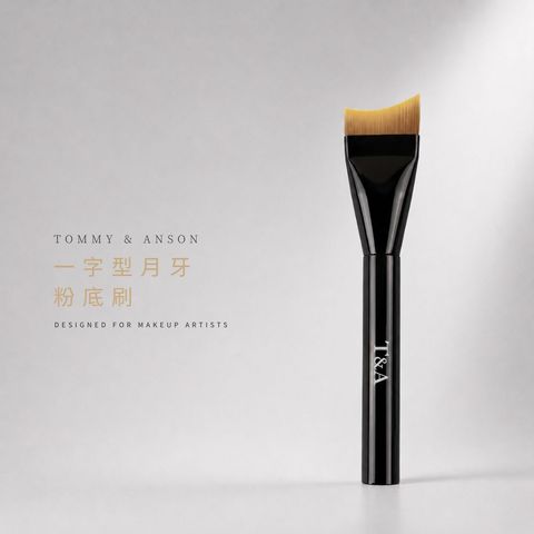 tommy-anson-crescent-foundation-brush1