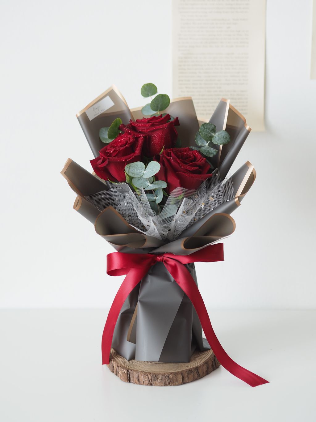 [new] 3 stalks ecuador red roses with eucalyptus - RM109.