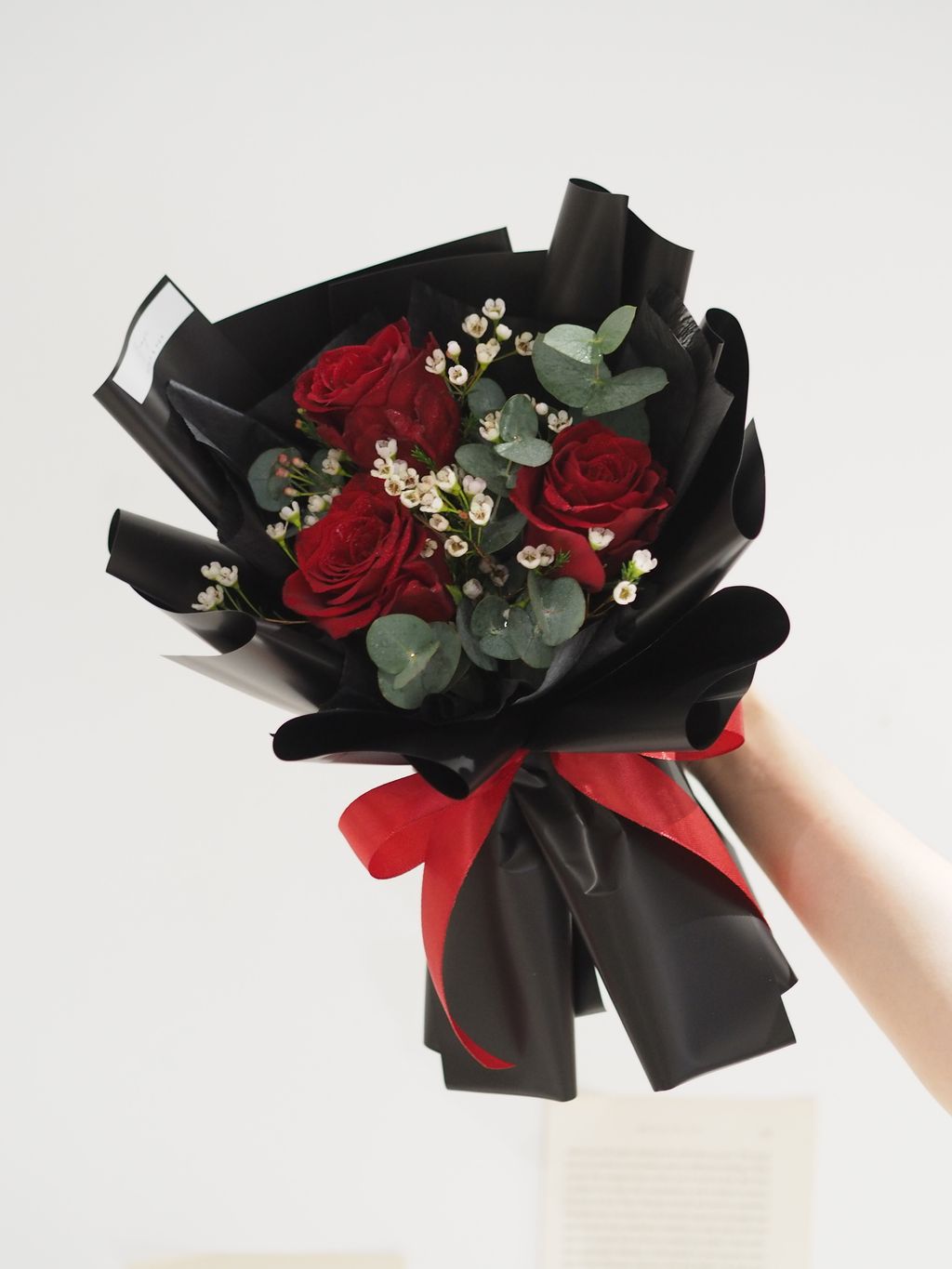 [new] 3 stalks ecuador red roses with wax flowers - RM109