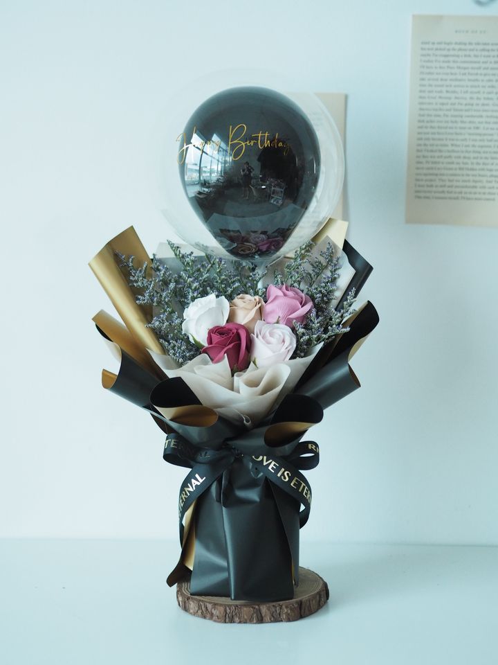 5 stalks Premium Soap Roses with balloon Black version - RM109