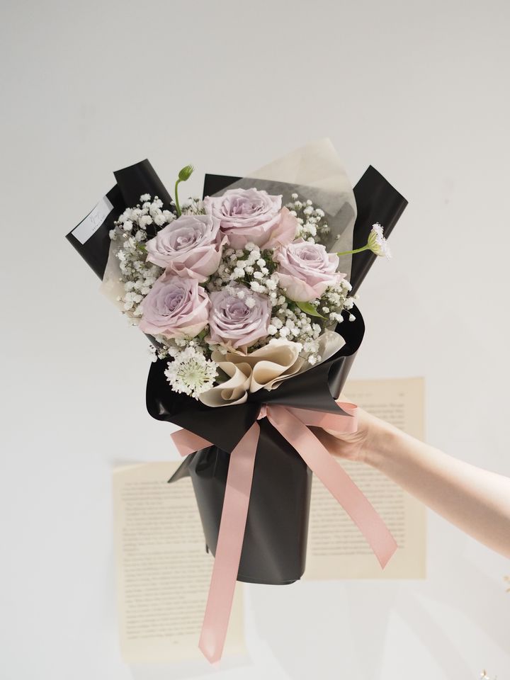 7-8 stalks Manta roses bouquet - RM158