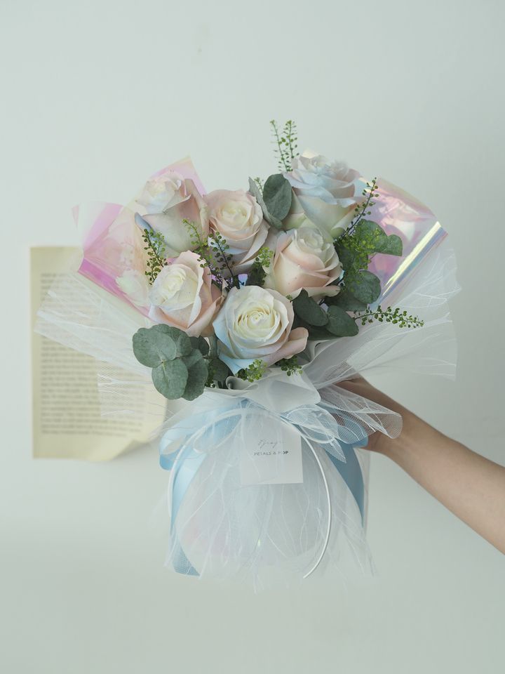 [new] 6 stalks white ecuador roses with spray color - RM179