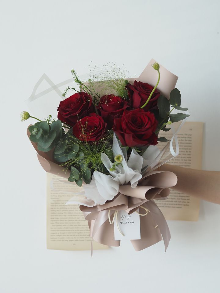 [new] 5 stalks ecuador red roses with foliage - RM158