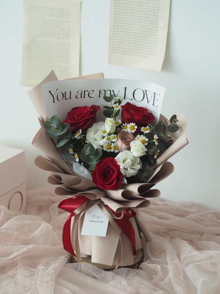 [new] 3 stalks red roses with more foliage - RM158