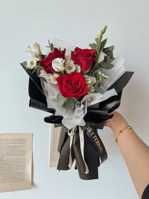 [new] 3 stalks red roses with foliage - RM128