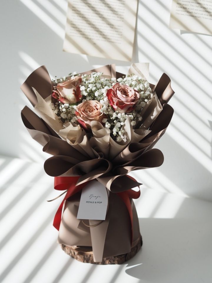 [new] 3 stalks cappuccino roses with small baby breath -  rm138