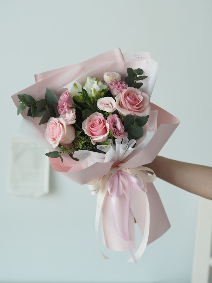 [NEW] 3 stalks avalanche roses with foliage - RM148