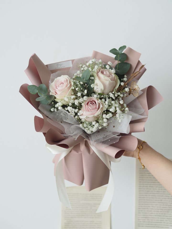 [new] 3 stalks avalache roses with baby breath - RM128
