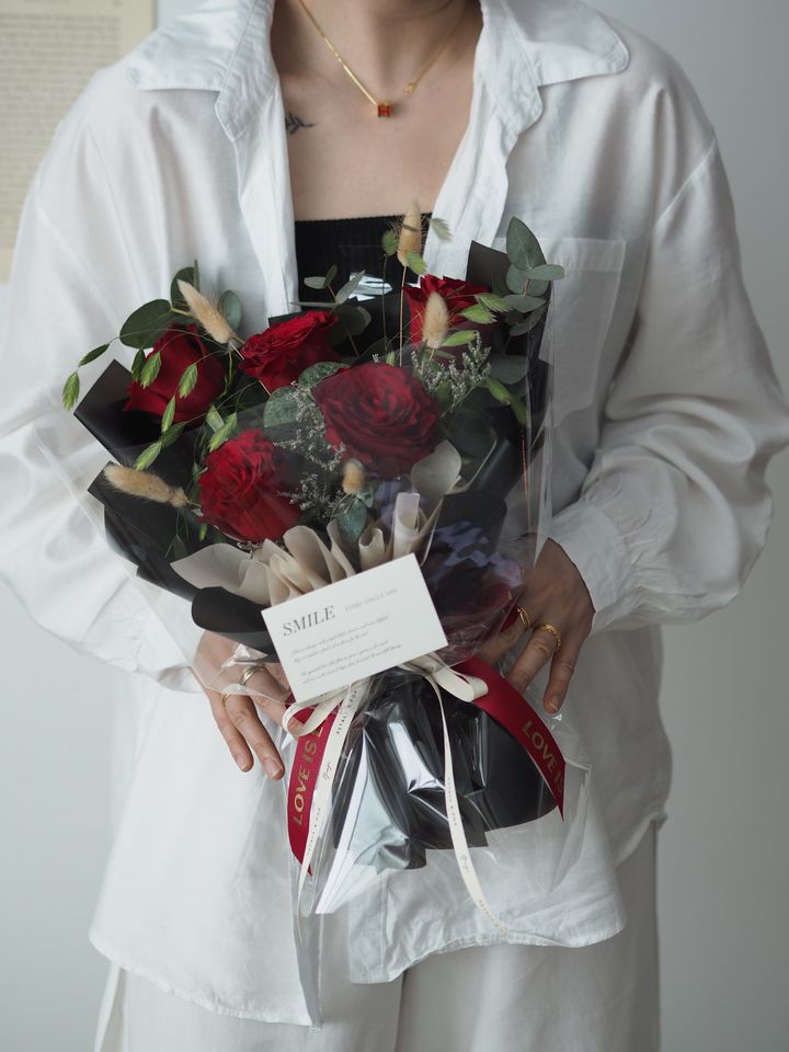 [1new] 5 stalks ecuador red roses with foliage - RM148