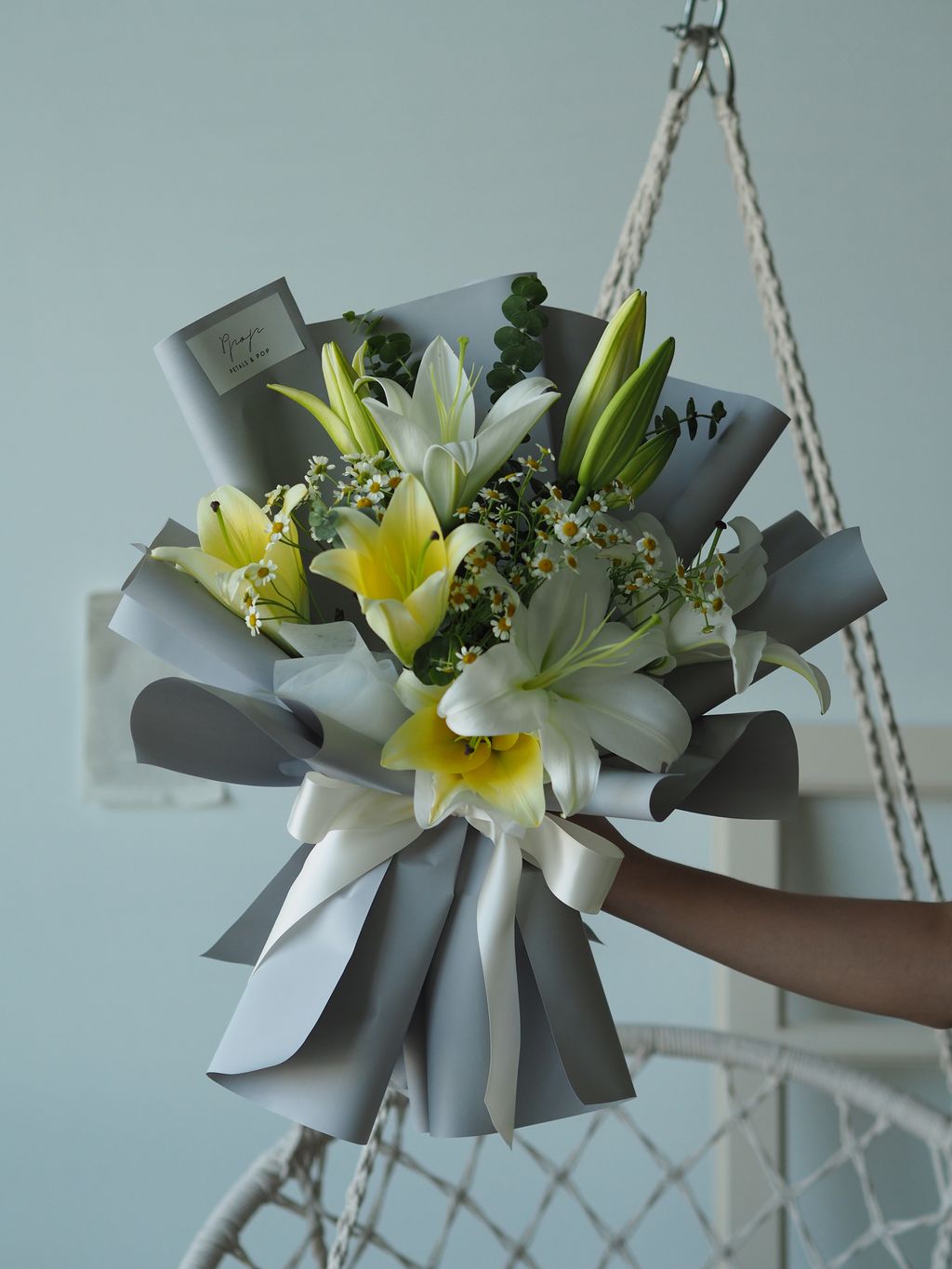 Lilies with matricaria - RM189