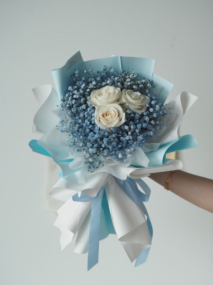 Blue baby breath with white roses - RM178