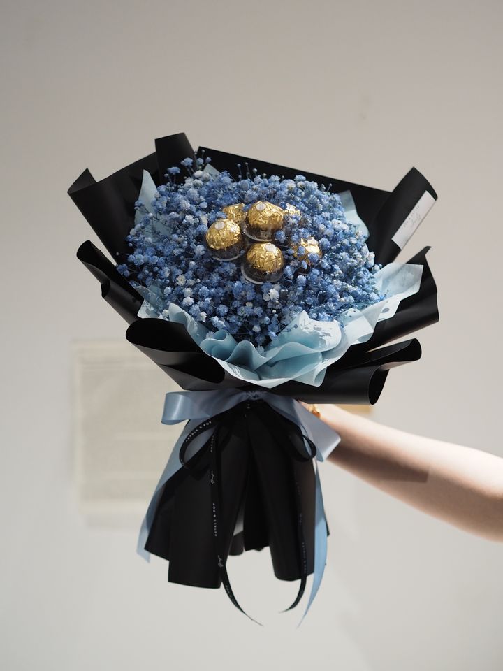 Blue baby breath with 6 chocolates - RM189  (2)